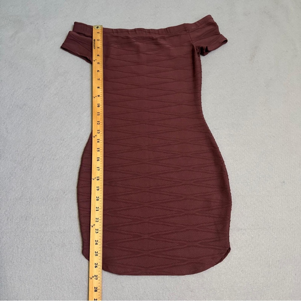 Windsor | Off Shoulder | Textured Bodycon Mini Dress | Small - Picture 4 of 10